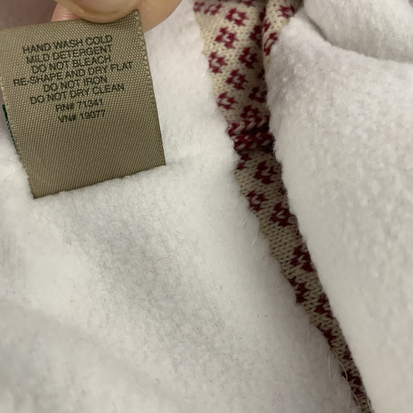 NWT LL Bean Deep Raspberry Red Women's Ski Winter Hat Tassel Fair Isle Snowflake - Picture 7 of 9